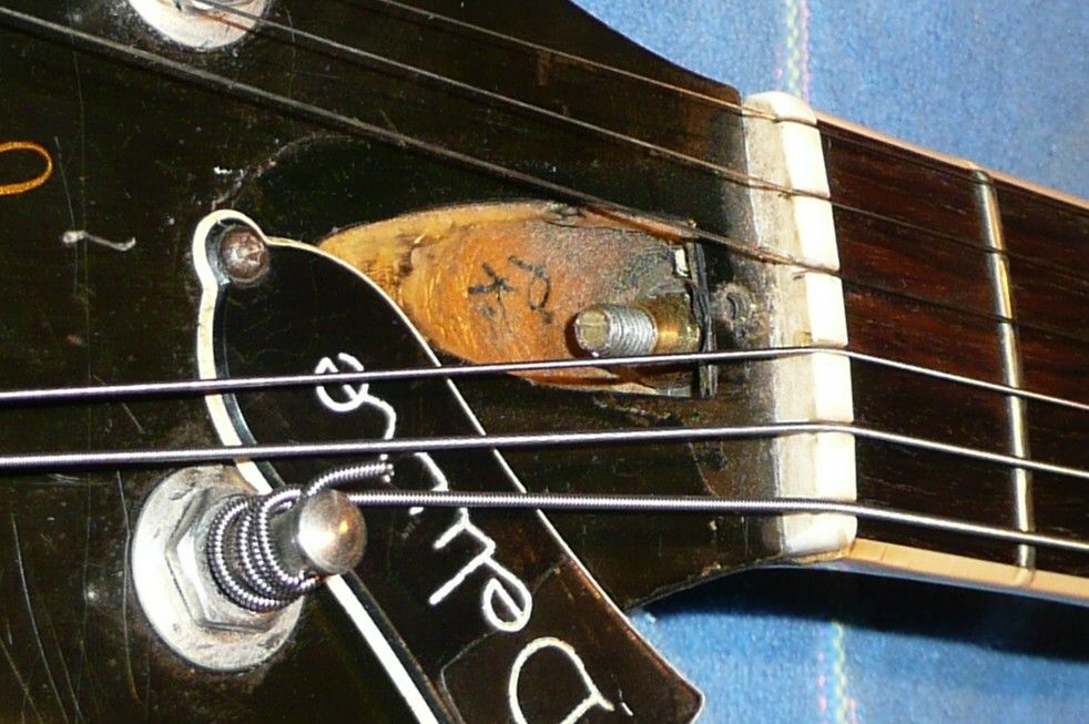 Les Paul trussrod nut stripped on the outside? The Gear Page